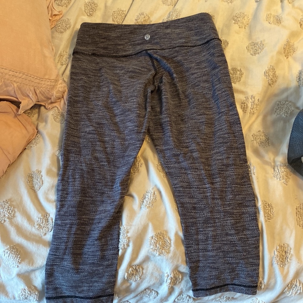 Grey Patterned Lululemon Wunder Under Leggings - image 2